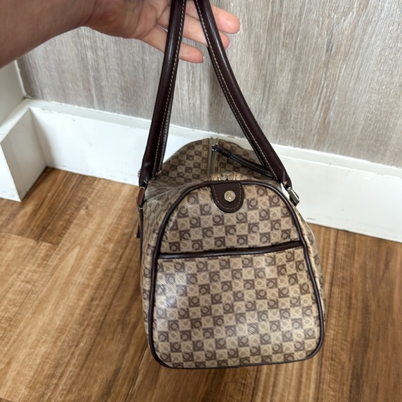 Liz Claiborne Barrel Shoulder Bag Logo Print - Picture 3 of 6